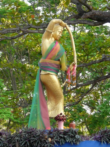 Mae Thoranee sculpture